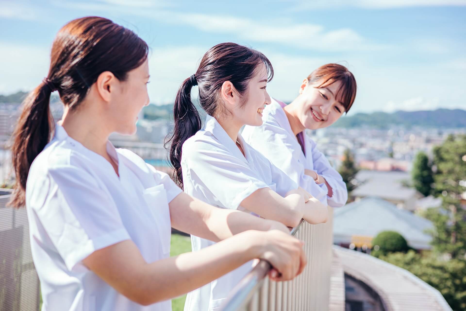 3人チームでの仕事なので困ったことも相談できて安心画像