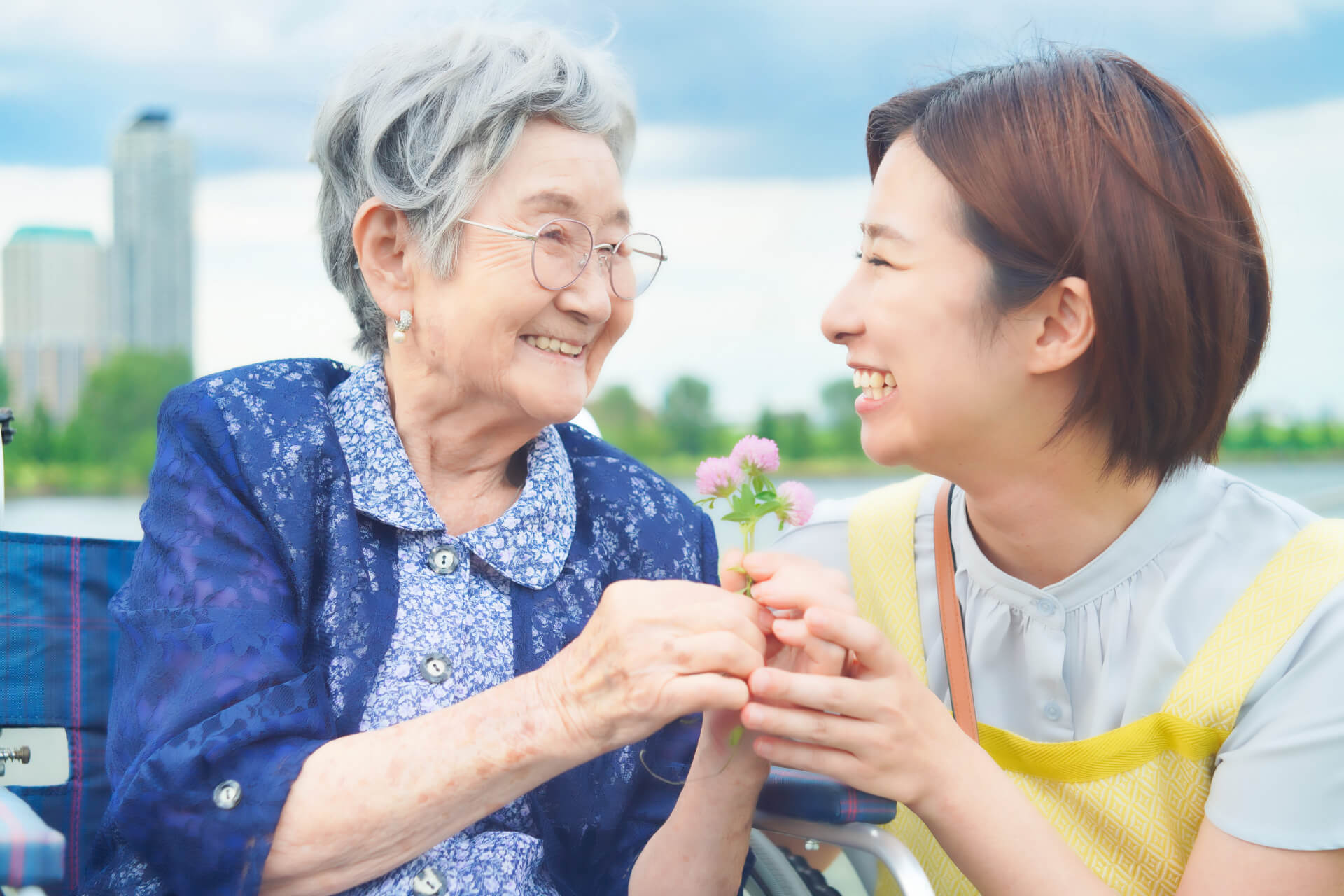 利用者さまには常に笑顔で接し、気持ち良く入浴サービスを受けていただく画像